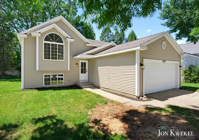 Photo 3 of Sale Pending at 3547 Breton Valley, Grand Rapids, MI 49512 | MLS# 70541115 | Listing updated on 2026-06-30