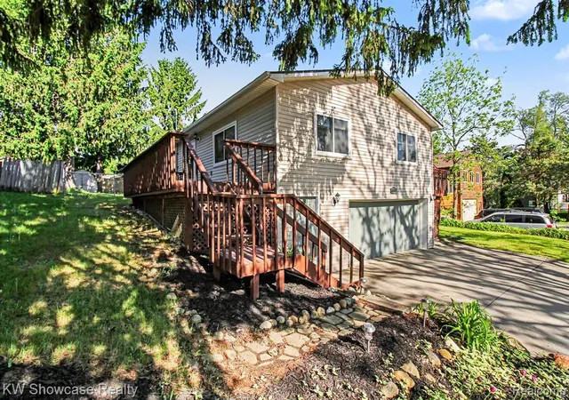 Photo 3 of Sale Pending at 2331 Lakeside Dr, Highland, MI 48356 | MLS# 60995666 | Listing updated on 2026-08-12