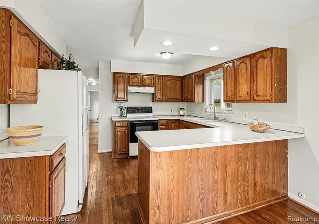 Photo 4 of Sale Pending at 2331 Lakeside Dr, Highland, MI 48356 | MLS# 60995666 | Listing updated on 2026-08-12