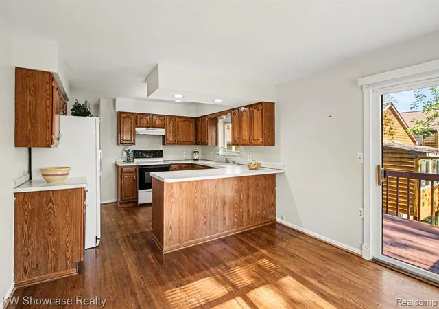Photo 5 of Sale Pending at 2331 Lakeside Dr, Highland, MI 48356 | MLS# 60995666 | Listing updated on 2026-08-12