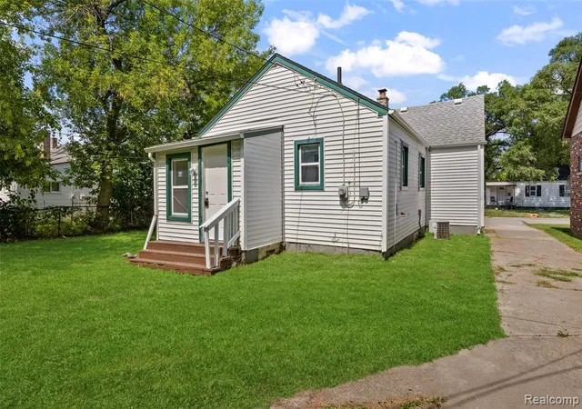 Photo 2 of Single family home for sale at 7220 Toepfer Rd, Warren, MI 48091 | MLS# 61018069 | Listing updated on 2026-09-01