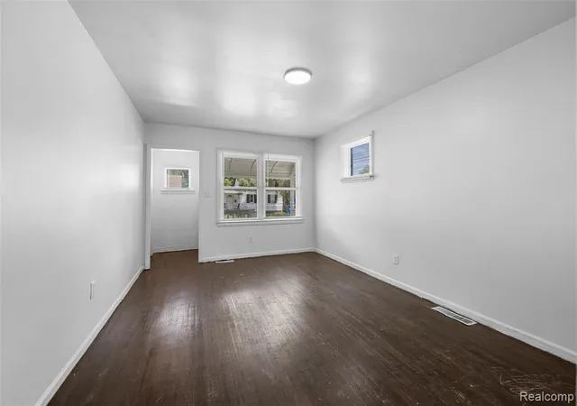 Photo 5 of Single family home for sale at 7220 Toepfer Rd, Warren, MI 48091 | MLS# 61018069 | Listing updated on 2026-09-01