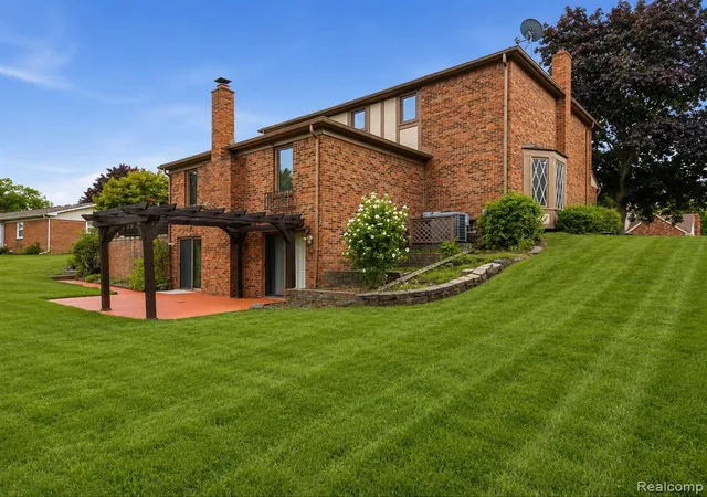 32nd image of 22520 Vacri Ln, Farmington Hills, MI 48335 | MLS# 61022923