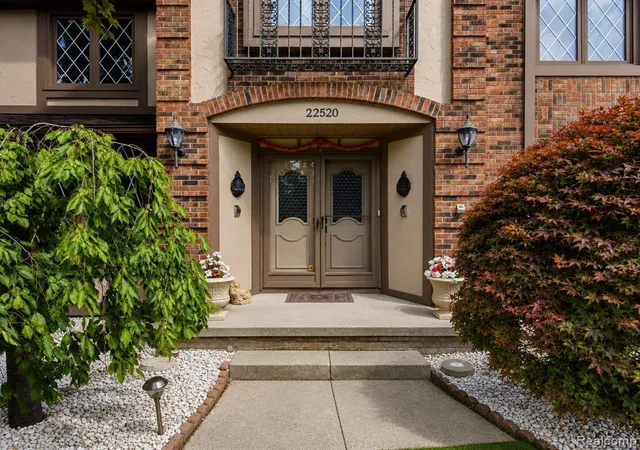 3rd image of 22520 Vacri Ln, Farmington Hills, MI 48335 | MLS# 61022923