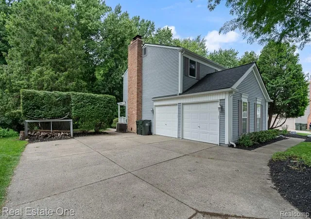 2nd image of 1377 Barneswood Ln, Rochester Hills, MI 48306 | MLS# 61007903