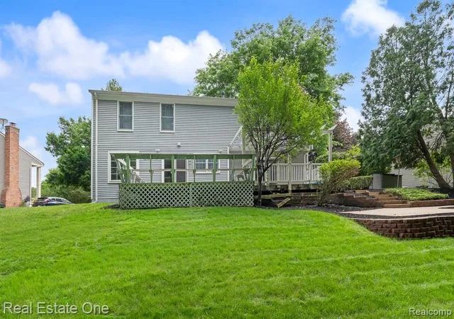 4th image of 1377 Barneswood Ln, Rochester Hills, MI 48306 | MLS# 61007903