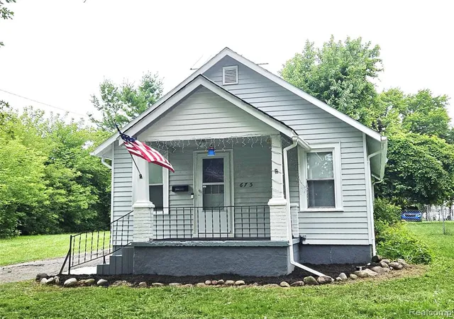 Photo 2 of Single family home for sale at 675 E Beverly Ave, Pontiac, MI 48340 2910 | MLS# 61001006 | Listing updated on 2026-08-28