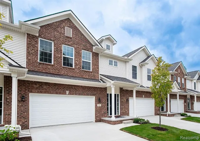 2nd image of 3 Grandview Cir Grandview Cir #71, White Lake, MI 48386 | MLS# 61022695