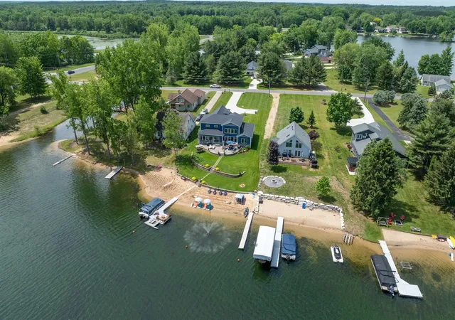 Homes for sale in Stanwood, MI | 7140 Holiday Dr, Stanwood, MI 49346 | MLS# 70521014