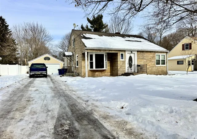 Homes for sale in Kalamazoo, MI | 1223 Parchmount Ave, Kalamazoo, MI 49004 | MLS# 70514336