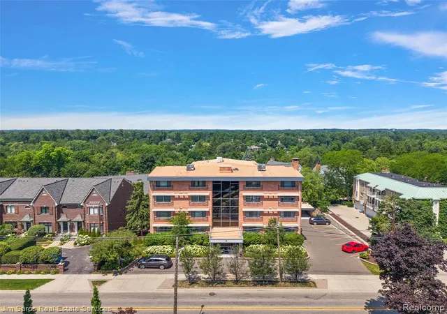 Listing Photo 3 - Condo for sale in building located at 400 Southfield Rd, Birmingham, MI 48009 - Unit #3