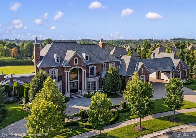 Photo 2 of Single family home for sale at 2902 Addison Cir, Rochester, MI 48306 | MLS# 61012106 | Listing updated on 2026-07-21