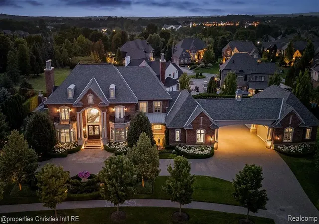 Photo 3 of Single family home for sale at 2902 Addison Cir, Rochester, MI 48306 | MLS# 61012106 | Listing updated on 2026-07-21