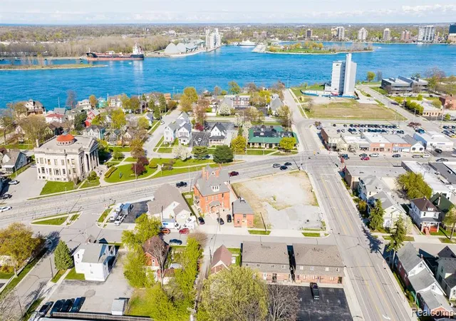 3rd image of 805 Pine Grove Ave, Port Huron, MI 48060 | MLS# 60206928