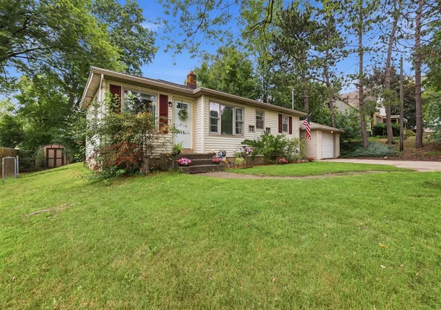 Photo 2 of Sale Pending at 1105 52nd Street, Grand Rapids, MI 49508 | MLS# 70552314 | Listing updated on 2026-08-19