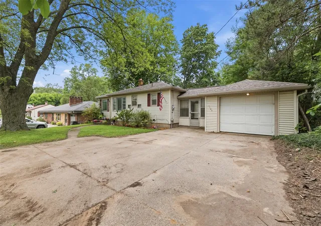 Photo 3 of Sale Pending at 1105 52nd Street, Grand Rapids, MI 49508 | MLS# 70552314 | Listing updated on 2026-08-19
