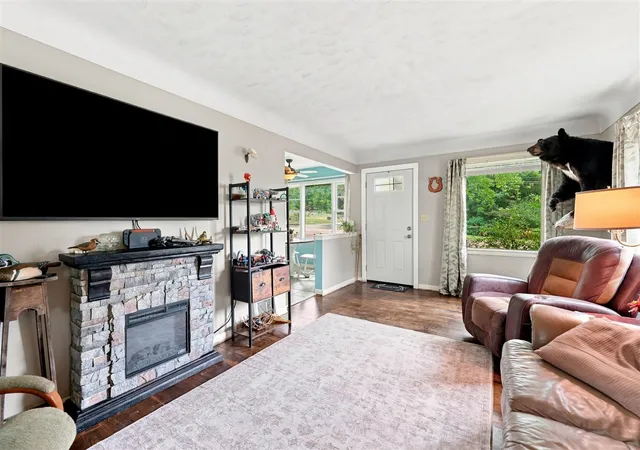 Photo 3 of Sale Pending at 1105 52nd Street, Grand Rapids, MI 49508 | MLS# 70552314 | Listing updated on 2026-08-19