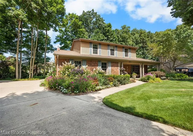Photo 5 of Sale Pending at 12201 Craven Ave, Shelby Township, MI 48315 | MLS# 61022531 | Listing updated on 2026-09-06