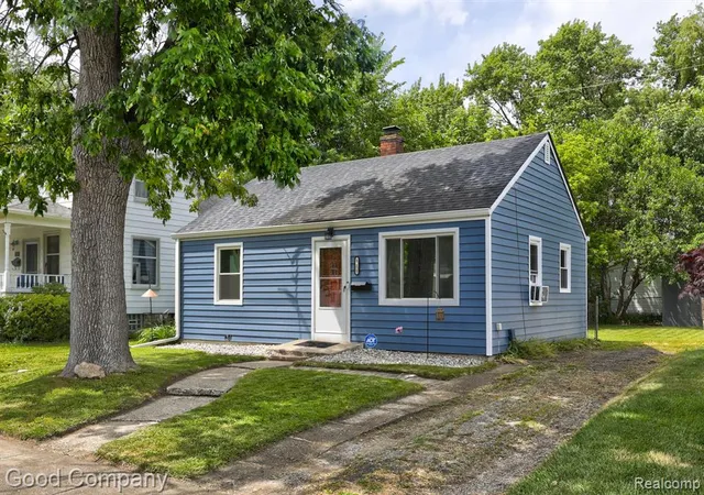 Homes for sale in Ferndale, MI | 521 E Chesterfield St, Ferndale, MI 48220 | MLS# 61001888