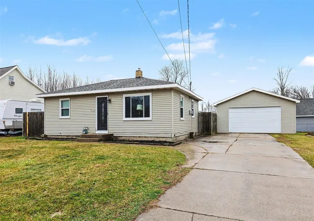 Photo 3 of Sale Pending at 5807 Averill Ave, Grand Rapids, MI 49548 | MLS# 70511084 | Listing updated on 2026-01-20