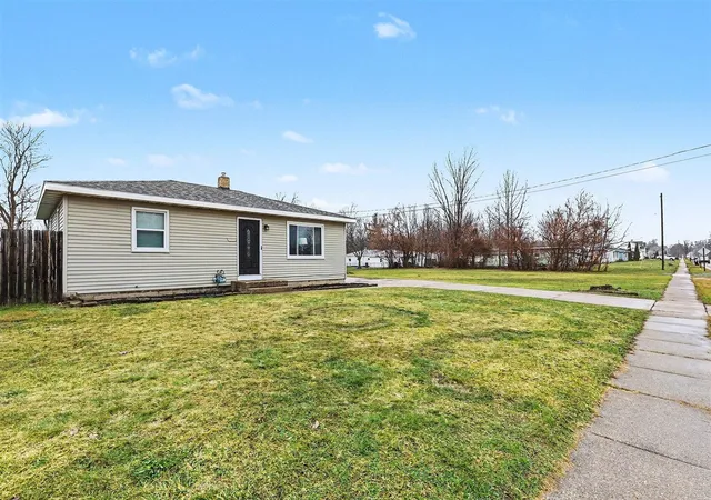 Photo 3 of Sale Pending at 5807 Averill Ave, Grand Rapids, MI 49548 | MLS# 70511084 | Listing updated on 2026-01-20