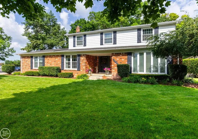 Photo 2 of Single Family Residence at 52203 Belle Arbor Dr, Shelby Township, MI 48316 | MLS# 50214328 | | Sold on 2026-08-12