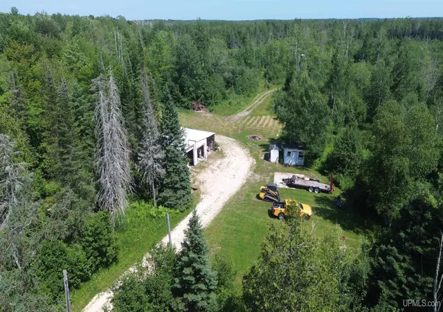 2nd image of 2184 N N Gulliver Lake Rd, Gulliver, MI 49840 | MLS# 50214552