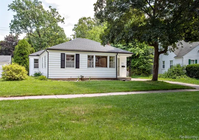 Homes for sale in Berkley, MI | 4056 Robina Ave, Berkley, MI 48072 | MLS# 61009646