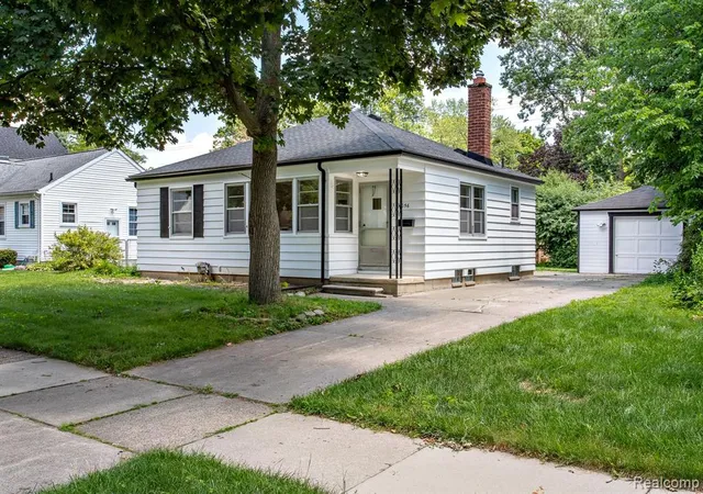 Homes for sale in Berkley, MI | 4056 Robina Ave, Berkley, MI 48072 | MLS# 61009646