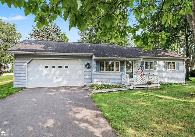 Photo 3 of Sale Pending at 314 N Saginaw St, Montrose, MI 48457 | MLS# 50220219 | Listing updated on 2026-09-03