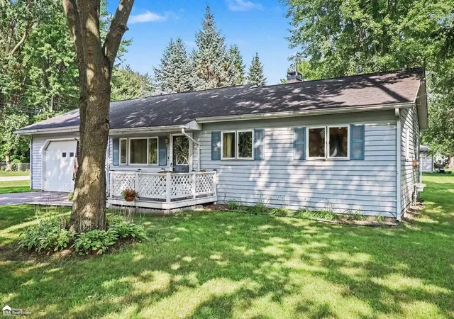 Photo 4 of Sale Pending at 314 N Saginaw St, Montrose, MI 48457 | MLS# 50220219 | Listing updated on 2026-09-03