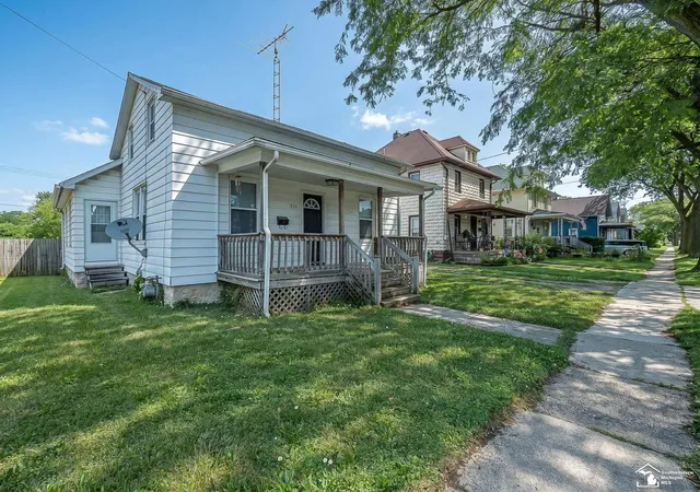Homes for sale in Monroe, MI | 511 W 3rd St, Monroe, MI 48161 | MLS# 50213399