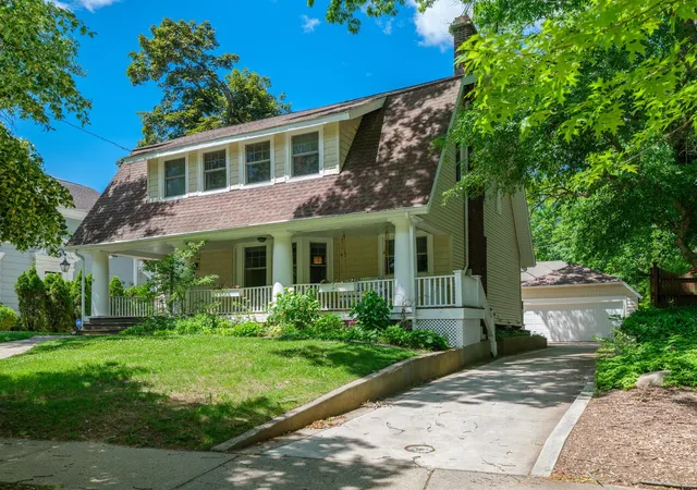 Photo 2 of Single family home for sale at 2318 Glenwood Dr, Kalamazoo, MI 49008 | MLS# 70540413 | Listing updated on 2026-09-18
