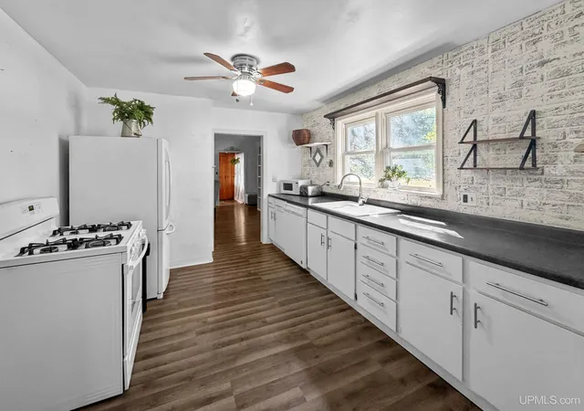 Photo 3 of Single family home for sale at 810 W Genesee St, Iron River, MI 49935 | MLS# 50219071 | Listing updated on 2026-10-07