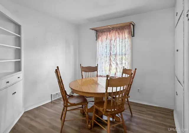 Photo 4 of Single family home for sale at 810 W Genesee St, Iron River, MI 49935 | MLS# 50219071 | Listing updated on 2026-10-07