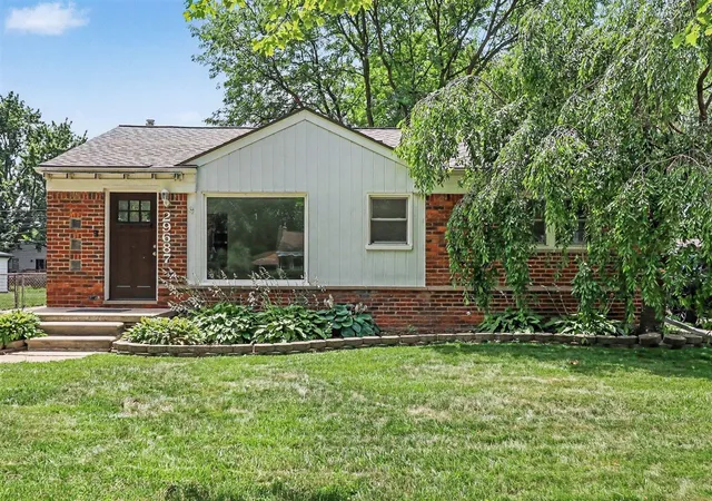 2nd image of 29687 Westfield St, Livonia, MI 48150 | MLS# 70543462