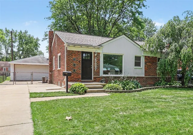 3rd image of 29687 Westfield St, Livonia, MI 48150 | MLS# 70543462