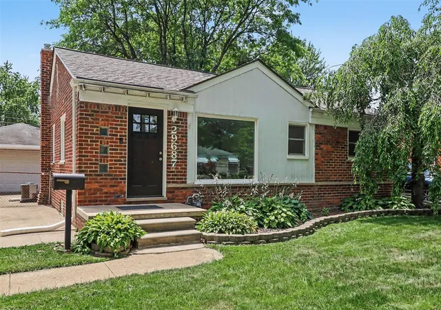 4th image of 29687 Westfield St, Livonia, MI 48150 | MLS# 70543462