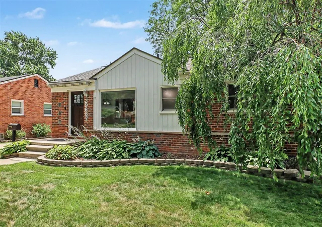 5th image of 29687 Westfield St, Livonia, MI 48150 | MLS# 70543462