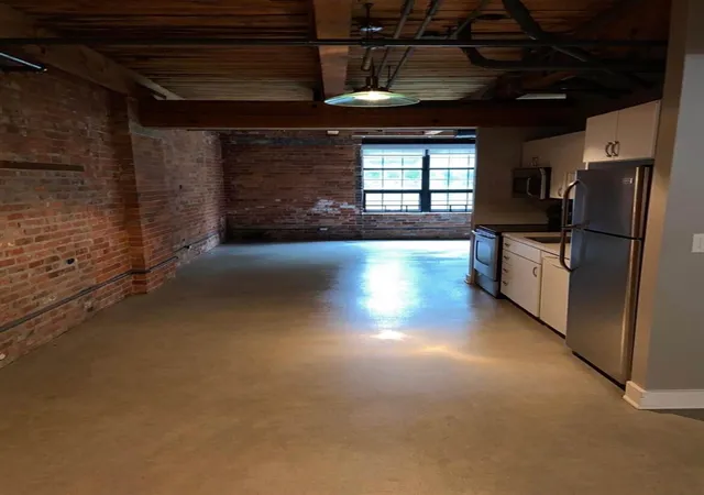 3rd image of 6533 E Jefferson Ave #LL06, Detroit, MI 48207 | MLS# 70531236