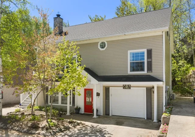 4th image of 214 Newman St, Charlevoix, MI 49720 | MLS# 80069065