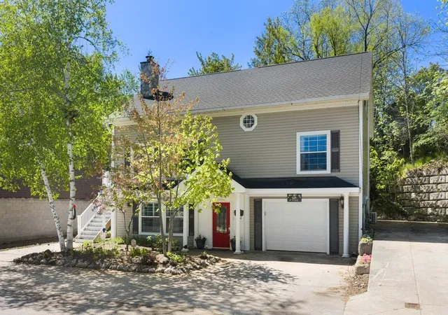 5th image of 214 Newman St, Charlevoix, MI 49720 | MLS# 80069065