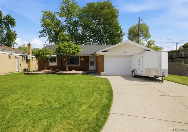 Photo 2 of Single family home for sale at 618 N Inkster Rd, Dearborn Heights, MI 48127 3673 | MLS# 61025724 | Listing updated on 2026-08-30