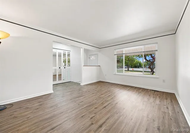 Photo 5 of Single family home for sale at 618 N Inkster Rd, Dearborn Heights, MI 48127 3673 | MLS# 61025724 | Listing updated on 2026-08-30