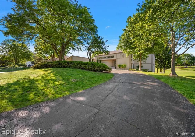 Photo 3 of Single family home for sale at 1848 Golf Ridge Dr, Bloomfield Hills, MI 48302 | MLS# 61021094 | Listing updated on 2026-09-09