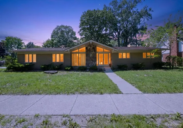 5th image of 28013 Roan Dr, Warren, MI 48093 | MLS# 61004196