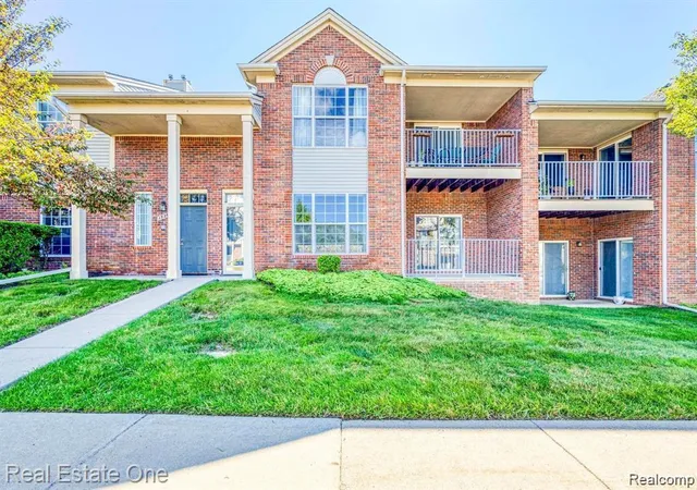 1st image of 1828 Ne Flagstone Cir #40, Rochester, MI 48307 6095 | MLS# 61010126