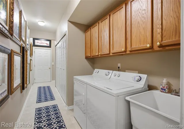 5th image of 1828 NE Flagstone Cir, Rochester, MI 48307