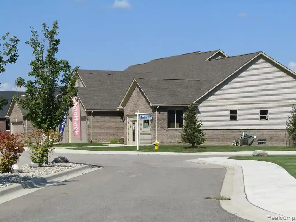 Listing Photo 2 - Condo for sale in 48341 Applegrove Ln located at 48341 Applegrove Ln, Macomb, MI 48051 - Unit #Unit 11