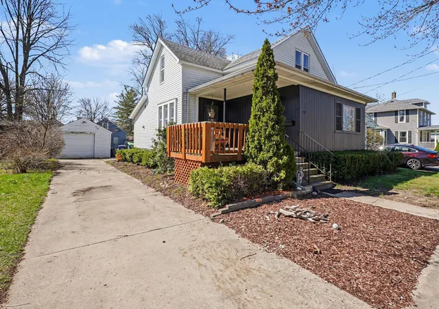 Homes for sale in Bay City, MI | 708 Nebobish Ave, Bay City, MI 48708 | MLS# 50205276